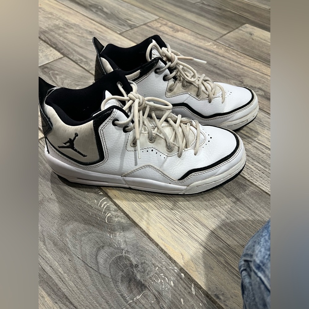 Air Jordan White and Black Sneakers Courtside 23 Size 6Y 7.5 Womens Unisex